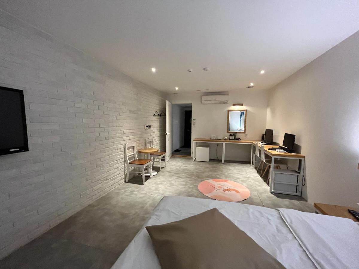 Hotel Yaja Hwajeong Station Коян Екстер'єр фото