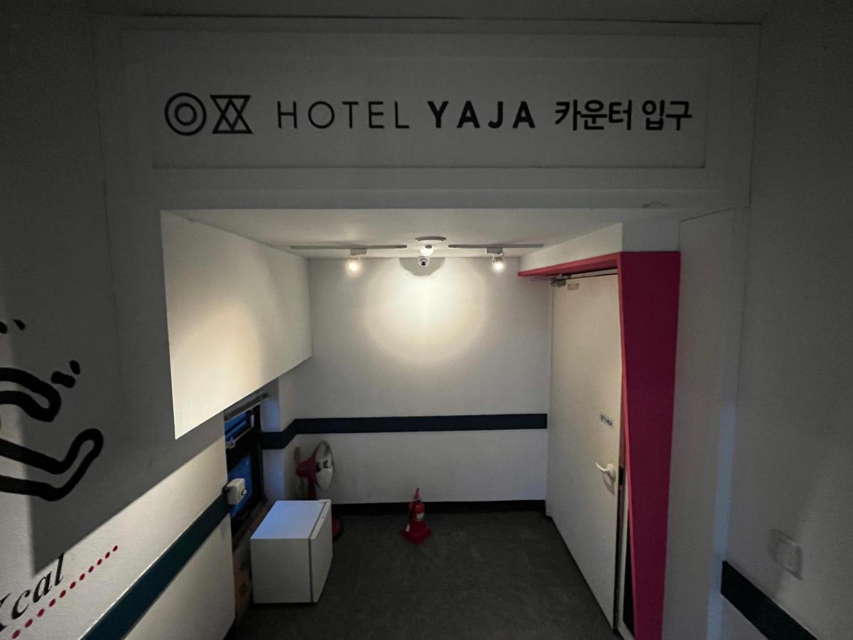Hotel Yaja Hwajeong Station Коян Екстер'єр фото