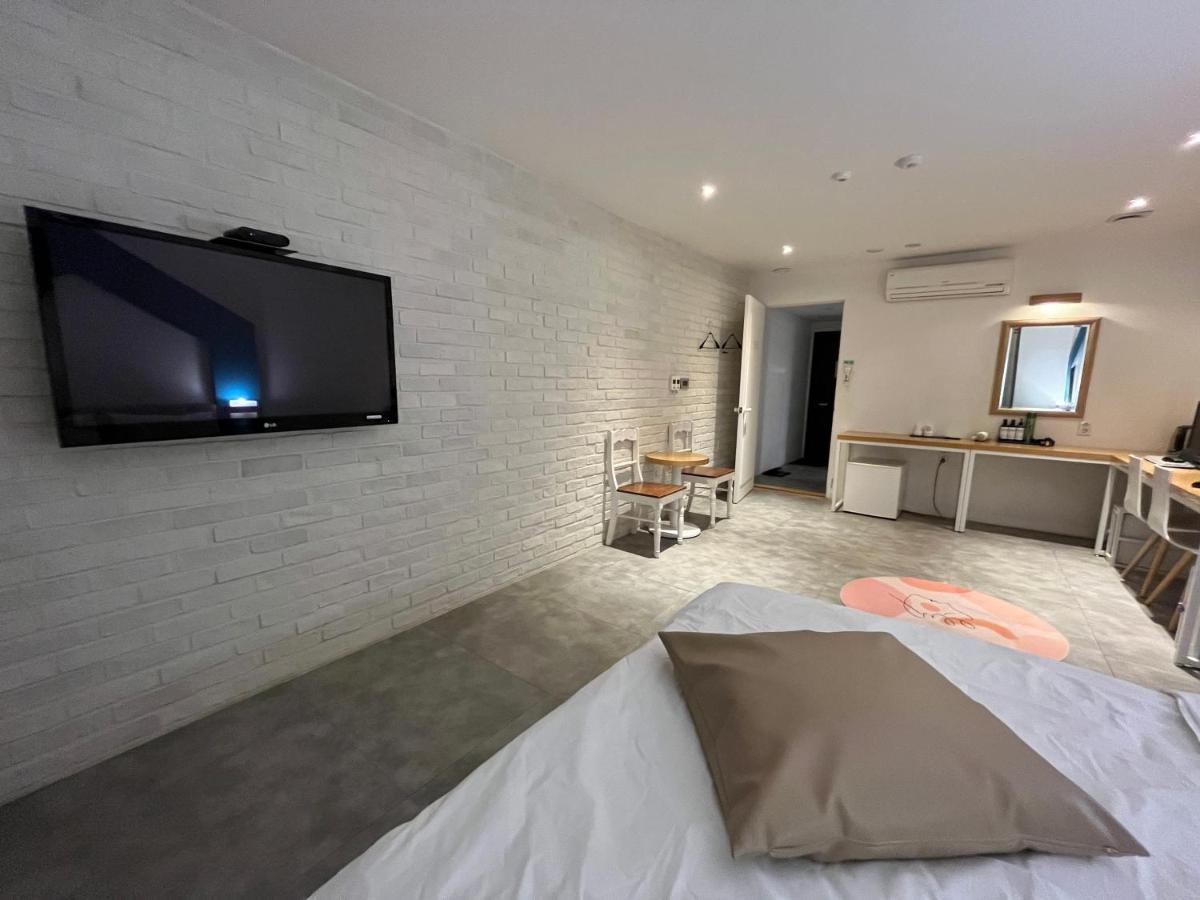 Hotel Yaja Hwajeong Station Коян Екстер'єр фото