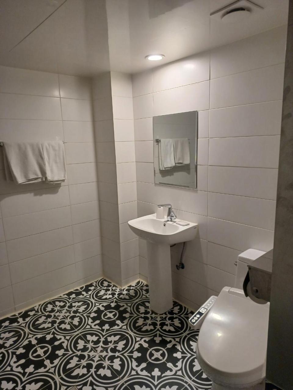Hotel Yaja Hwajeong Station Коян Екстер'єр фото