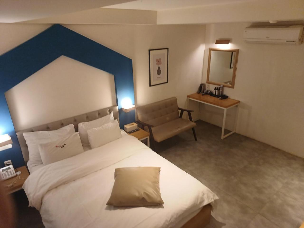 Hotel Yaja Hwajeong Station Коян Екстер'єр фото