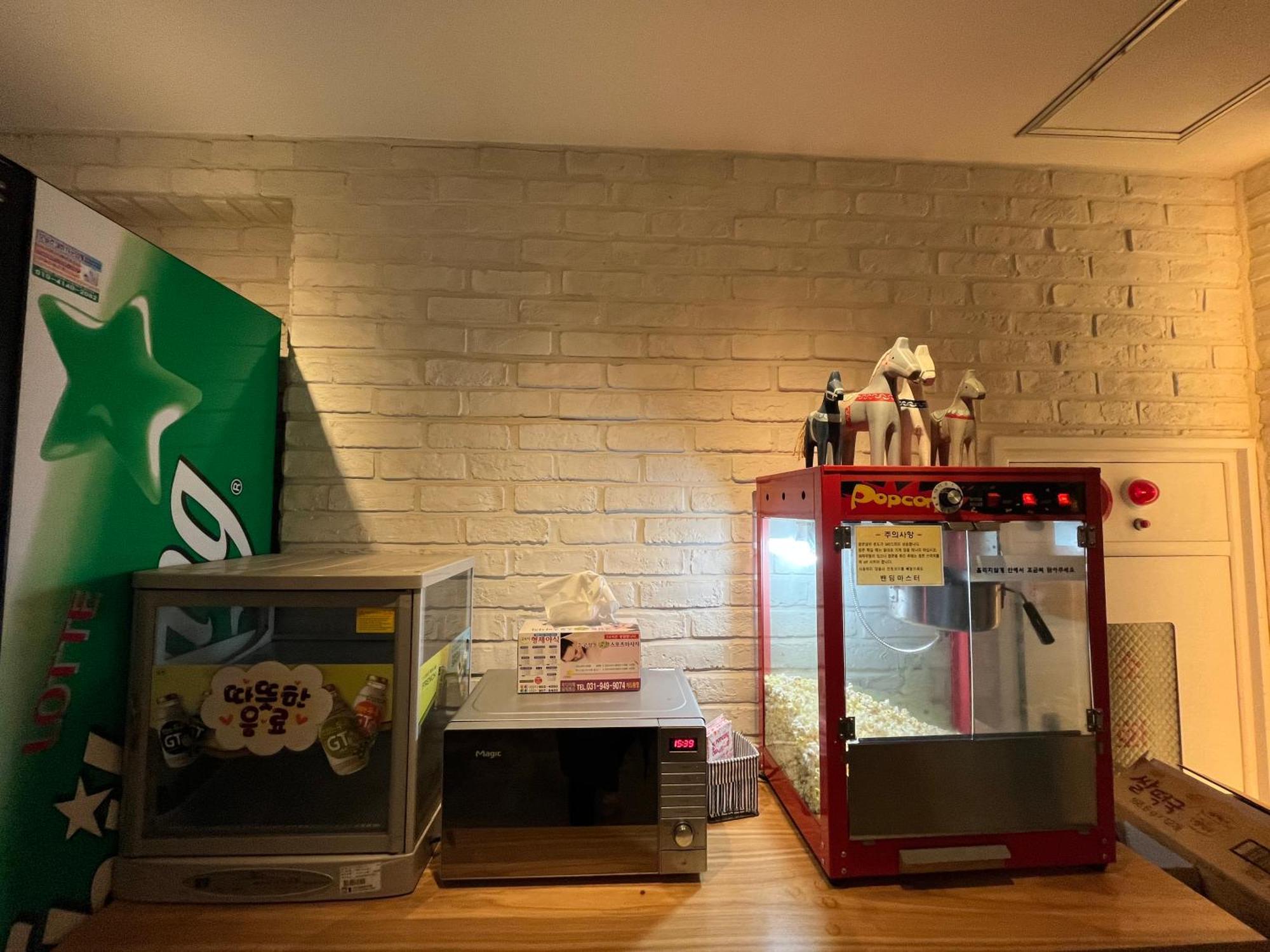 Hotel Yaja Hwajeong Station Коян Екстер'єр фото